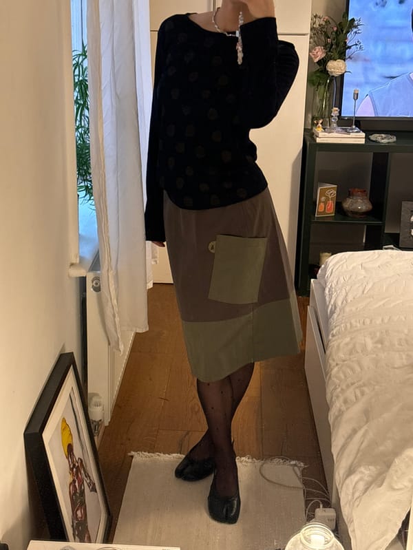 London woman documents morning routine in residential setting