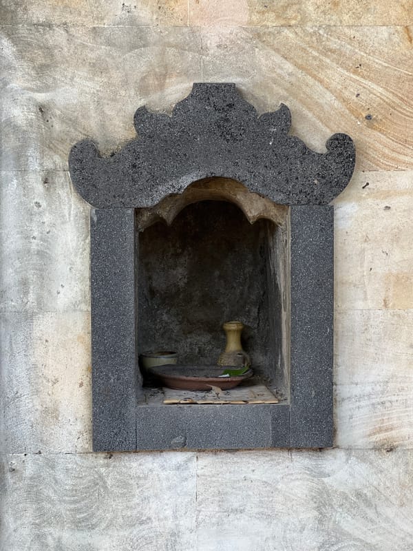 Decorative stone structure observed in Denpasar wall