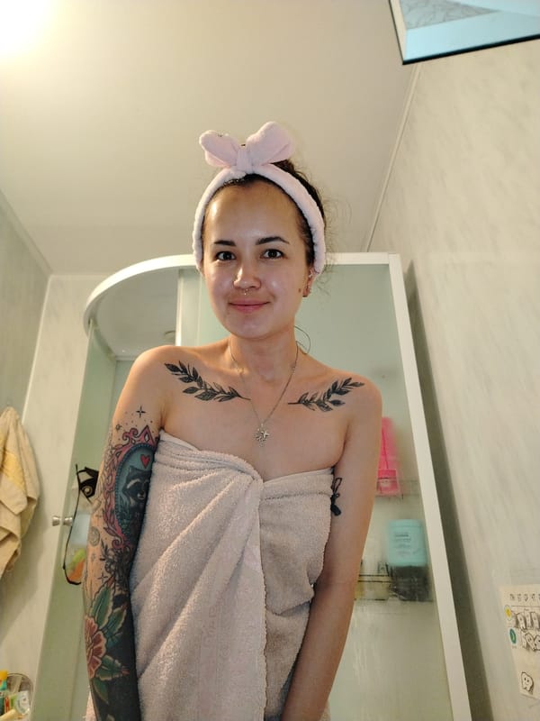 Woman takes bathroom selfies, ice cream enjoyed in Noviy park
