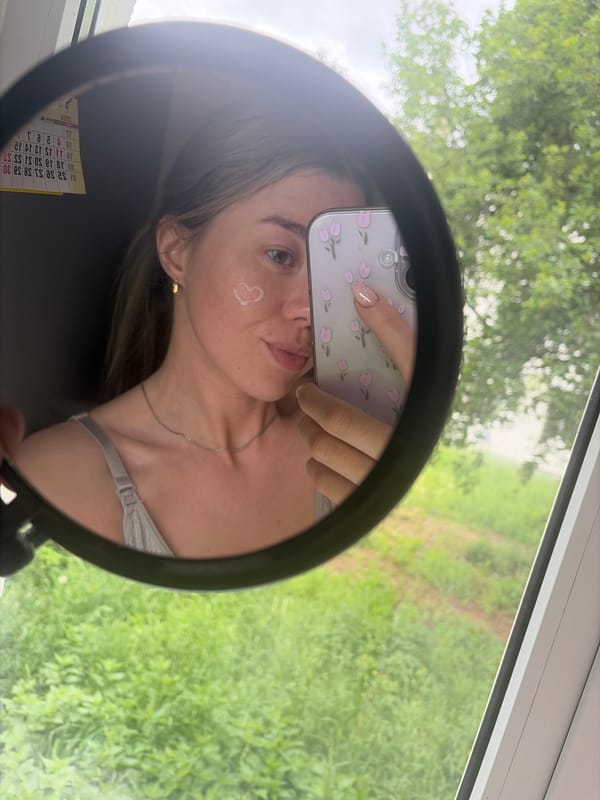 Morning life in Chaikovsky: selfies, exercise, fountains under cloudy skies