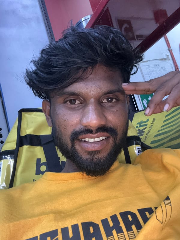 Delivery worker takes break in Palghar, captured in photos