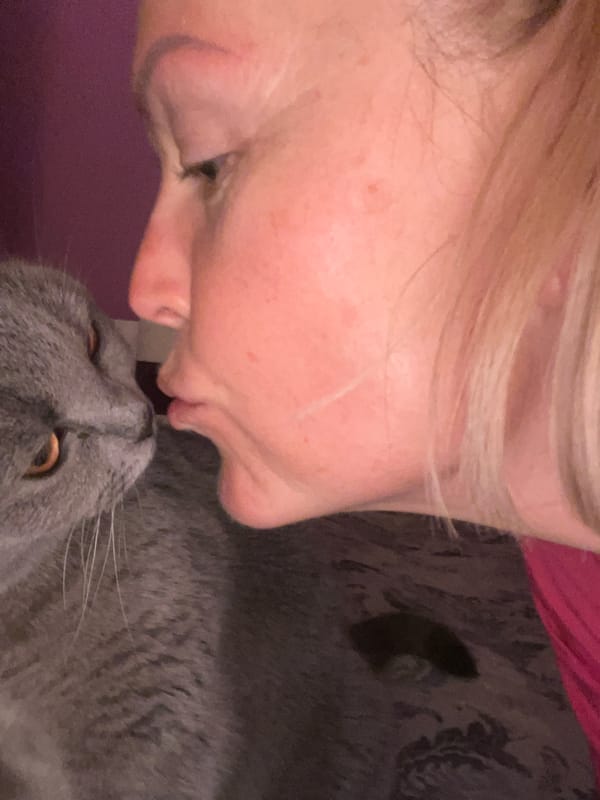 Woman shares tender moment with cat in Alanya