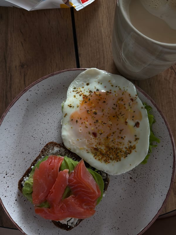 Morning breakfast documented in Reshetnikovo, Russia