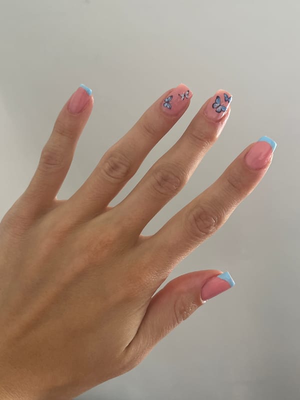 Butterfly nail art session documented in Saarbrücken salon