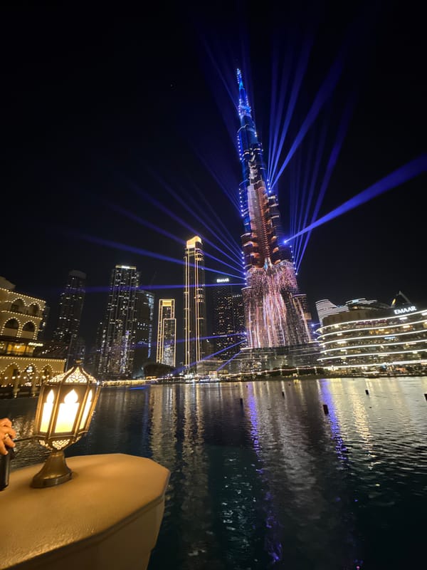 Burj Khalifa displays colorful laser light show in Dubai