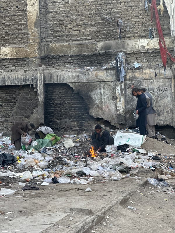 Daily Street Life Documented Across Quetta During Afternoon Hours