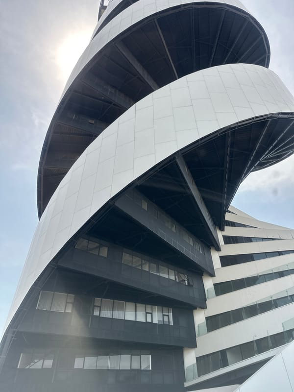 Solara Medical Center's helical architecture documented in Tlaxcalancingo