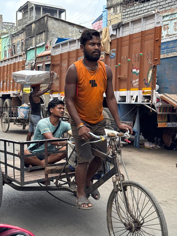 Everyday street life along a busy Kolkata road