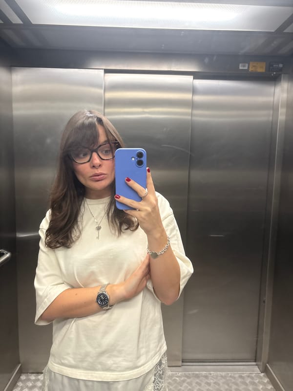 Woman takes elevator selfie in Santiago de Compostela