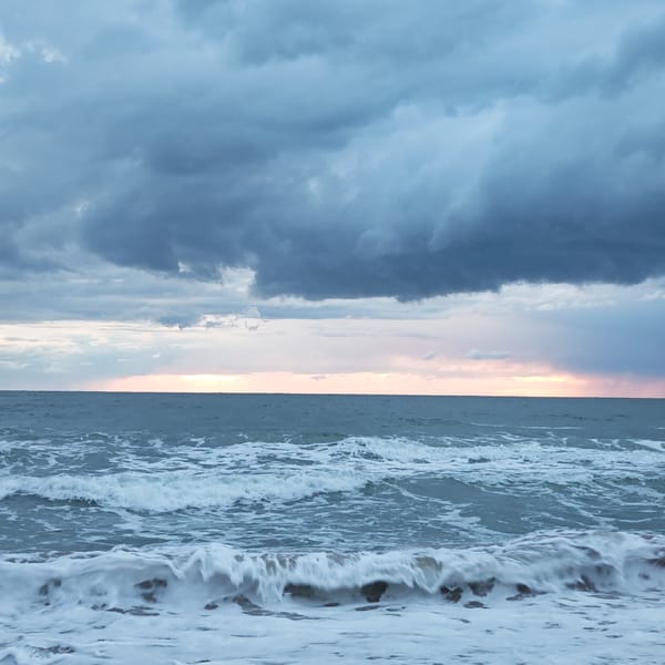 Stormy beach conditions documented in Shchelkino, Ukraine