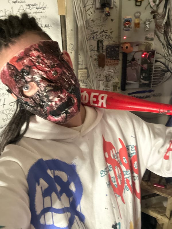 Horror makeup artist showcases special effects work in Saratov residence