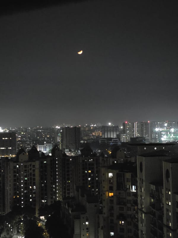 Mumbai resident captures night cityscape and crescent moon views