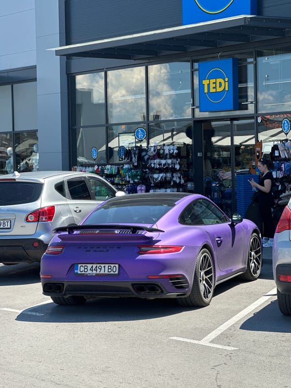 Purple Porsche, luxury cars spotted at Veliko Tarnovo retail locations