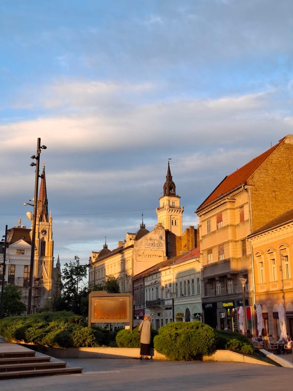 Jazz band draws crowd in Novi Sad public square
