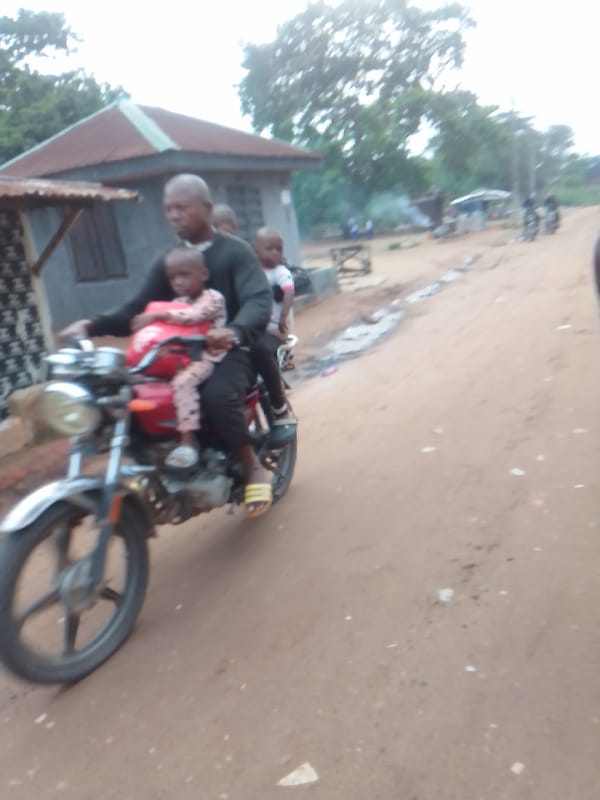 Daily life captured on Owerri streets during morning hours