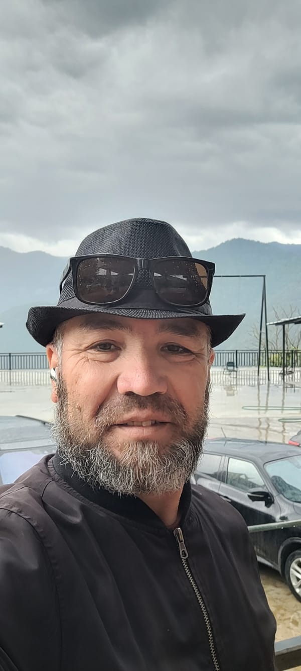 Selfie session in Milisi with Georgian mountain backdrops
