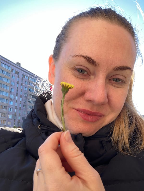 Spring portraits and wildflowers captured in Chaikovsky, Russia