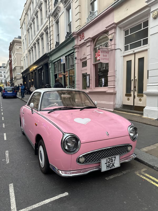 London residents document everyday moments across city center
