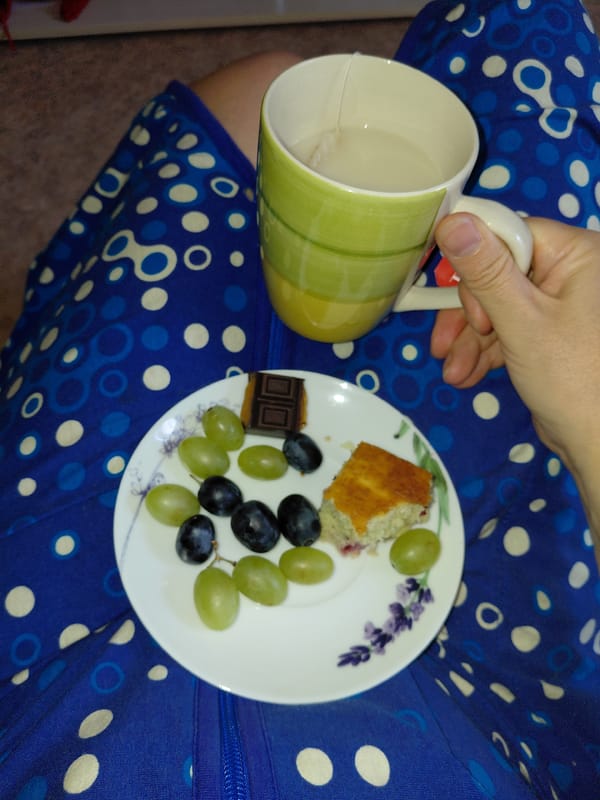 Lazy morning snacks and a resting dog in Novosibirsk