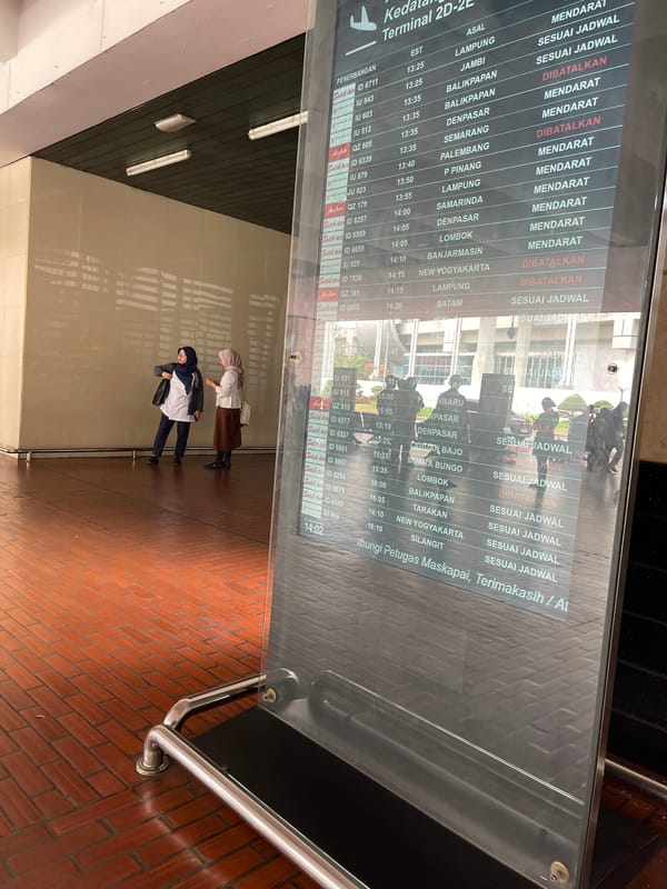 Morning rush at Soekarno-Hatta: departures, arrivals, and everything between