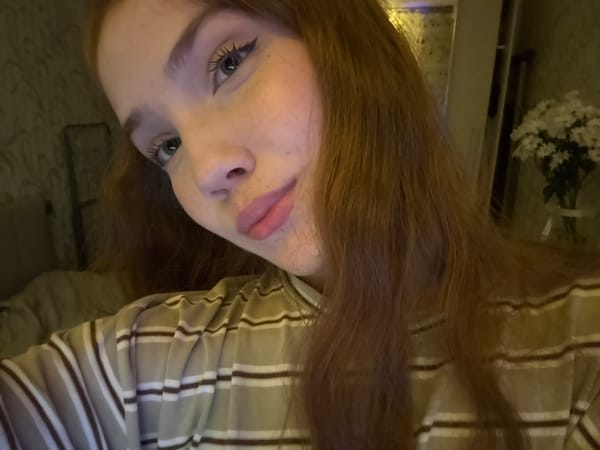 Evening in a cozy Naberezhnye Chelny room, selfies and decorated windowsill