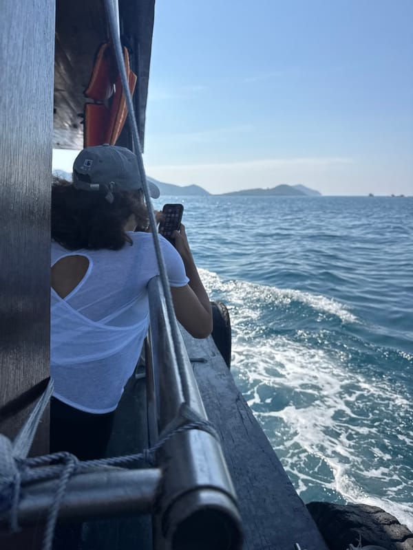 Boat excursion around Nha Trang islands with parasailing activity