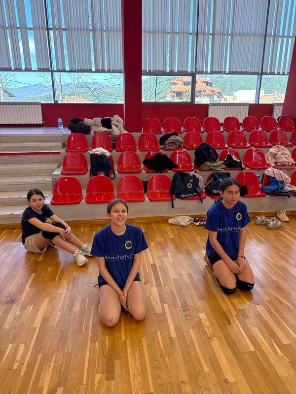 Youth volleyball team trains at Etropole gymnasium