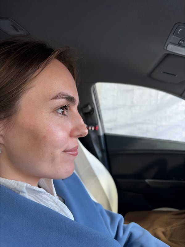 Woman spotted in vehicle during rainy weather in Izhevsk