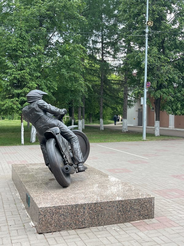Casual park visit documented in Oktyabrsky, Russia
