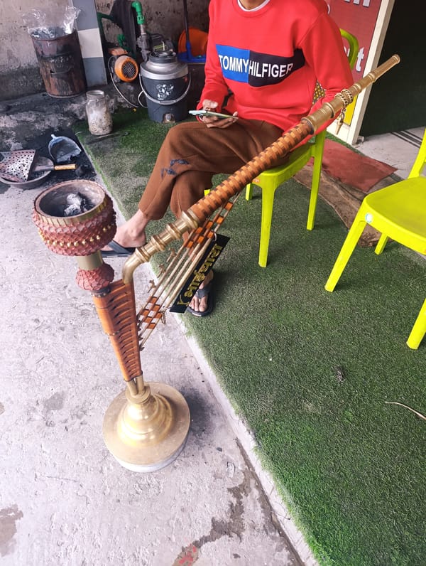Himalayan mountain views and hookah break in Bahang