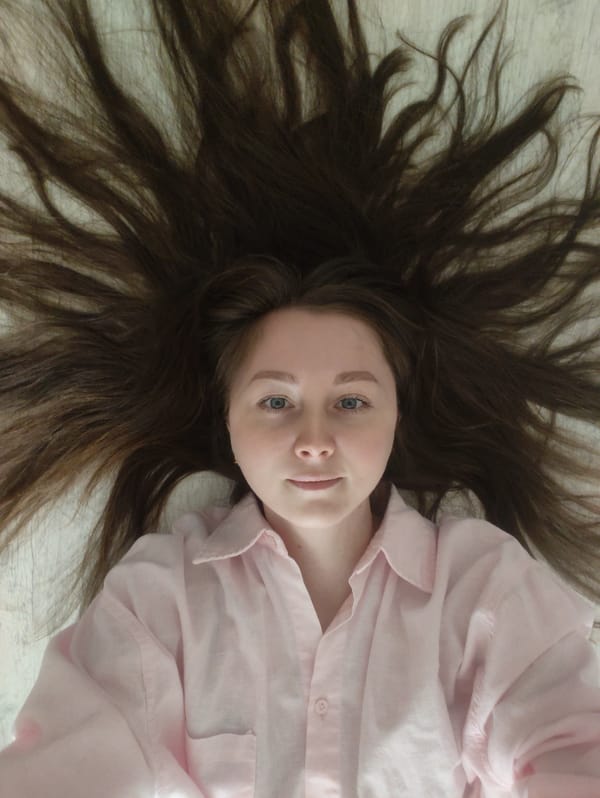 Woman photographed from multiple angles over 29-minute span