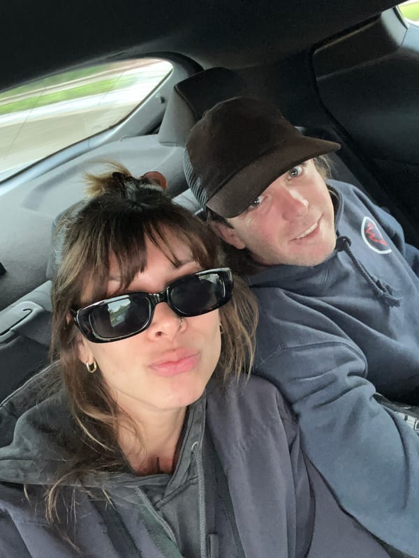 Two people spotted in vehicle in Longjumeau, France