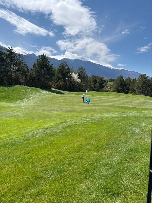 Two golfers spotted on course near Razlog, Bulgaria