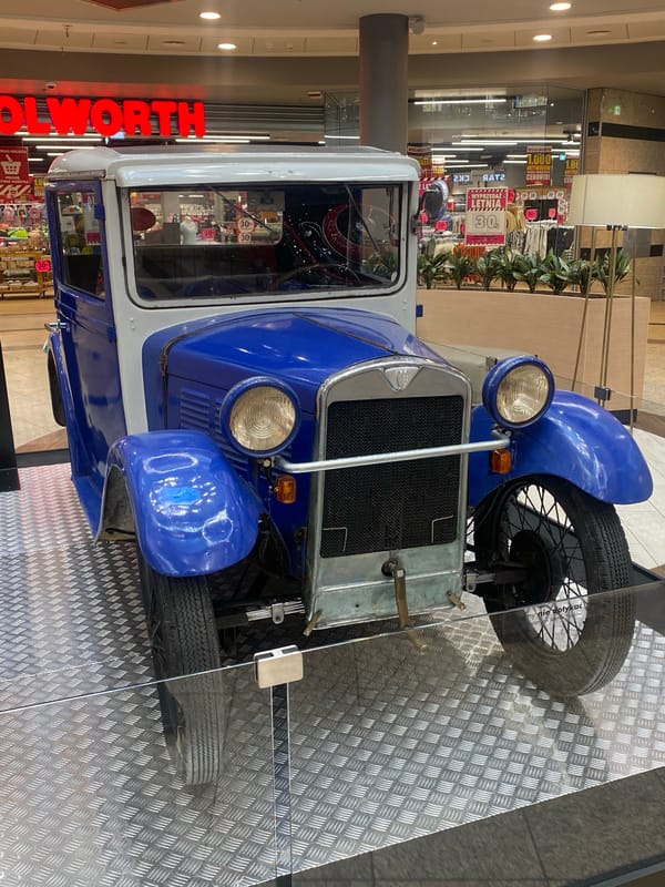 Classic car display inside a Łódź shopping mall