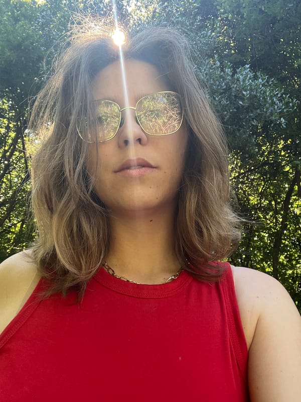 Woman spotted in sunlit area of Podgorica wearing reflective sunglasses