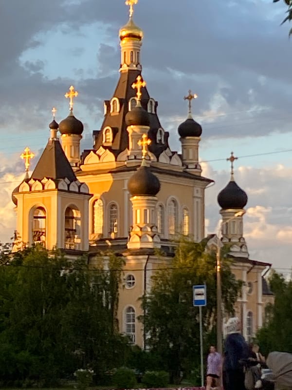 Evening urban scenes captured across 30 minutes show mixed architecture