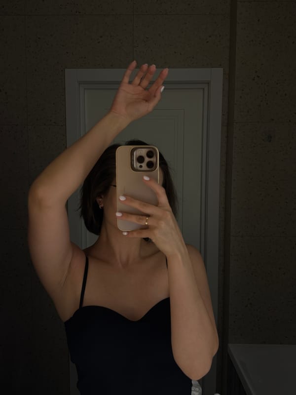 Woman takes bathroom selfies in Pervomaysky, Russia