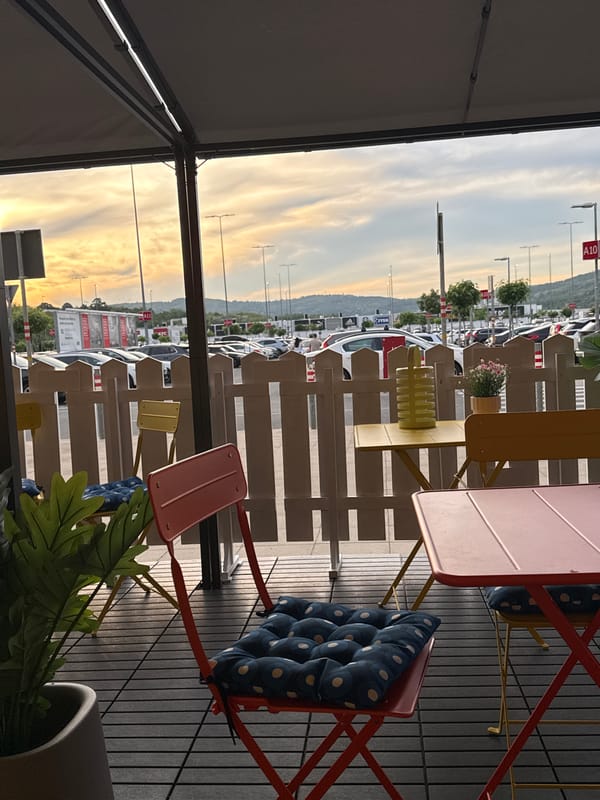 Outdoor cafe seating documented in Vozdovac commercial area
