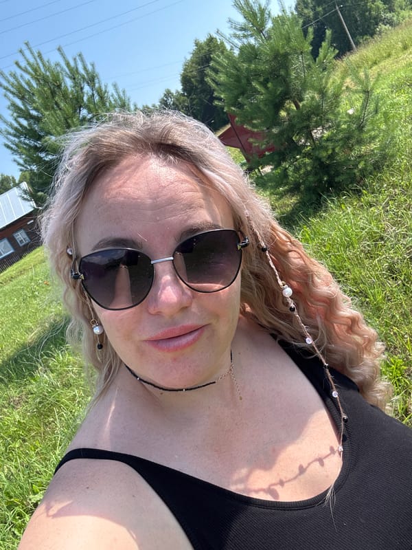 Summer morning in a Russian field — selfies and wildflowers