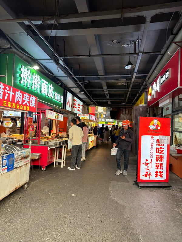 Morning street life documented in Jiangning District, Nanjing