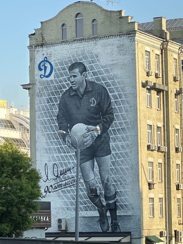 Moscow street scenes captured in seven-minute span