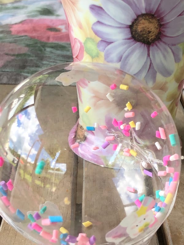Confetti-filled orbs and garden close-ups from a morning out