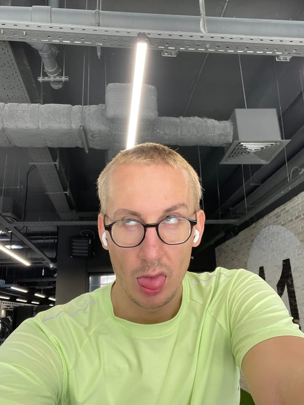 Morning selfies and gym work in Saint Petersburg