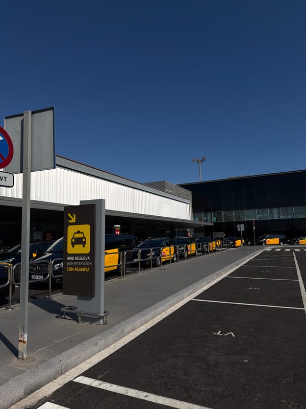 Taxis queued outside Barcelona–El Prat Airport Terminal 2