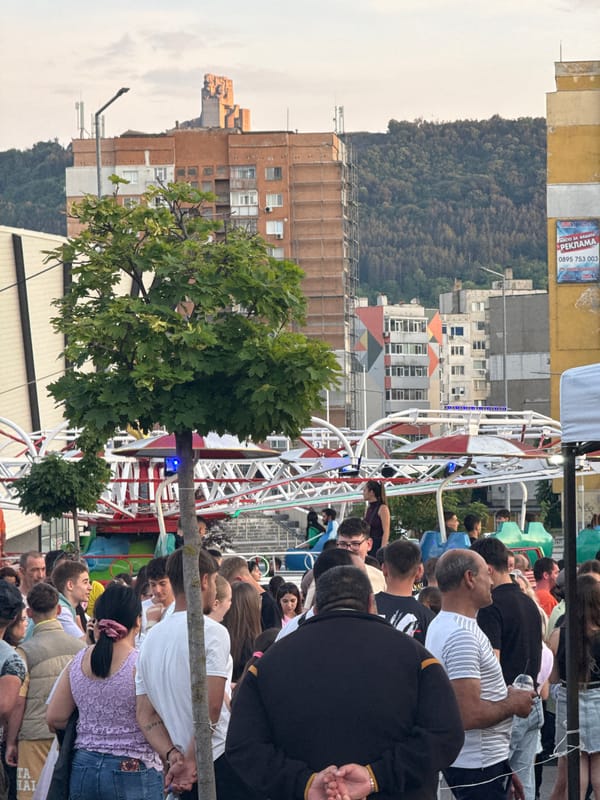 Public festival with rides and stage draws crowds in Shumen