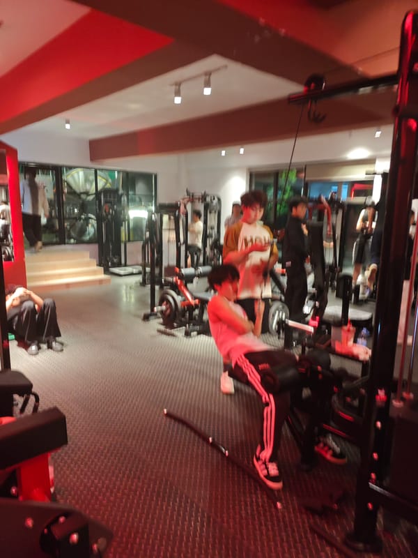 Routine gym activity captured in Chongqing High-tech Zone