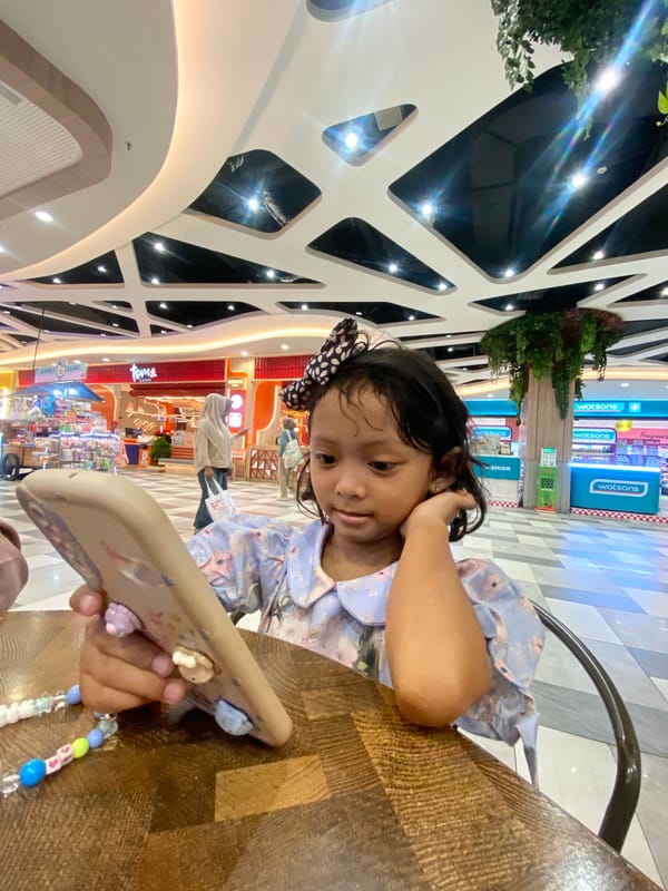 Family breakfast moments captured at Surabaya mall food court
