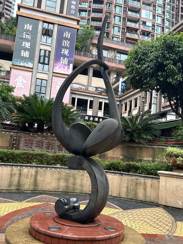 Early morning activity documented around bronze sculptures in Nan'an District