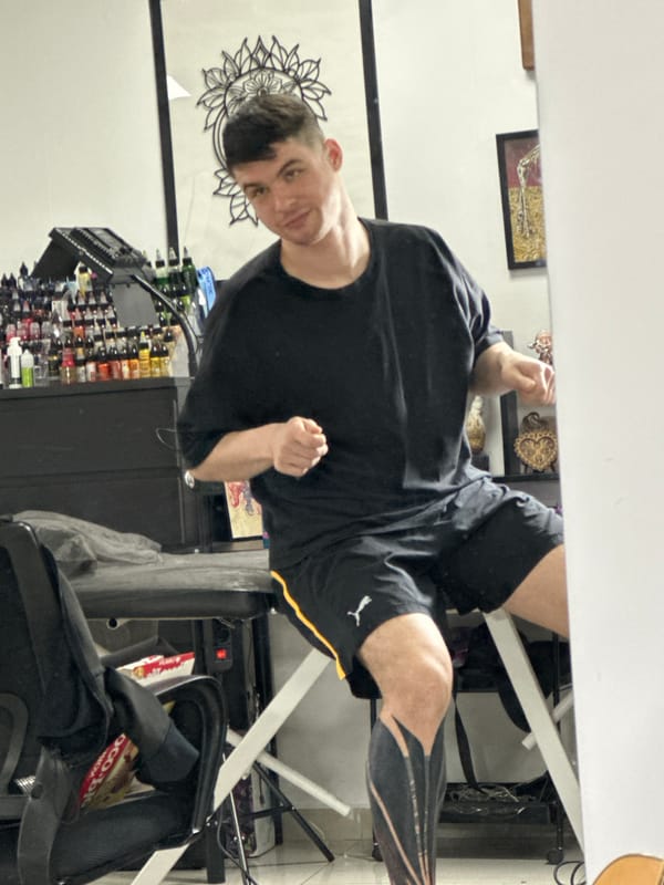 Tattoo studio visit captured by multiple witnesses in Rostov-on-Don