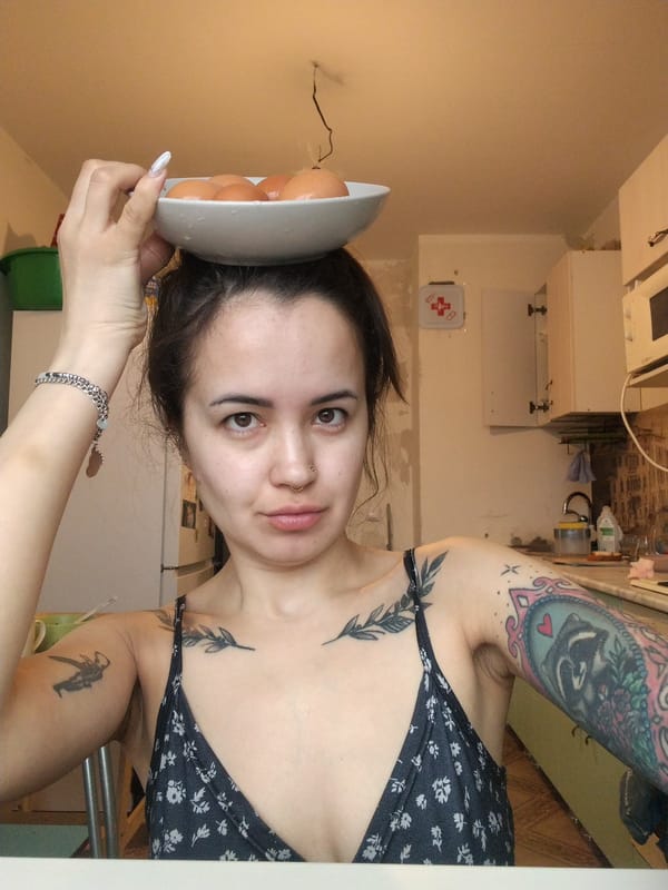 Woman's morning routine captured across domestic spaces in Noviy